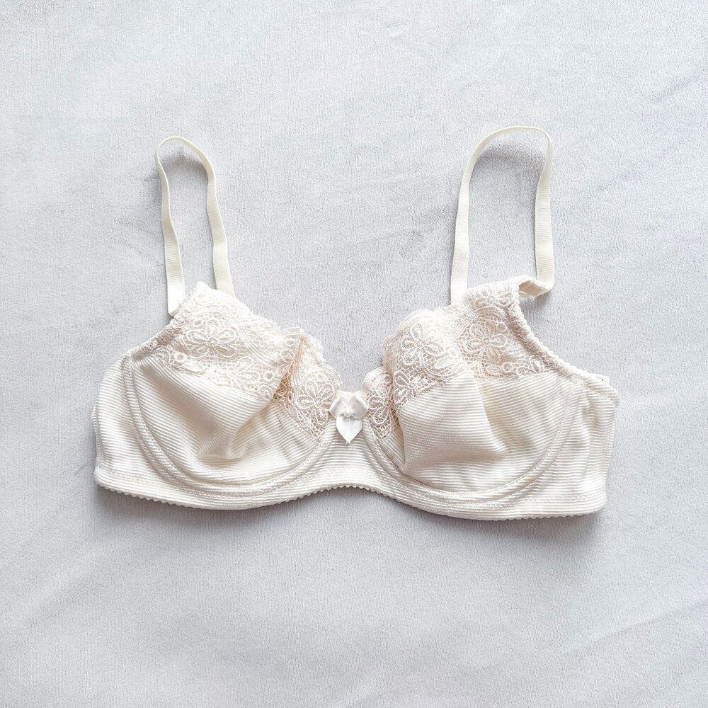Vintage Wacoal Ivory Cream Floral Lace Bra